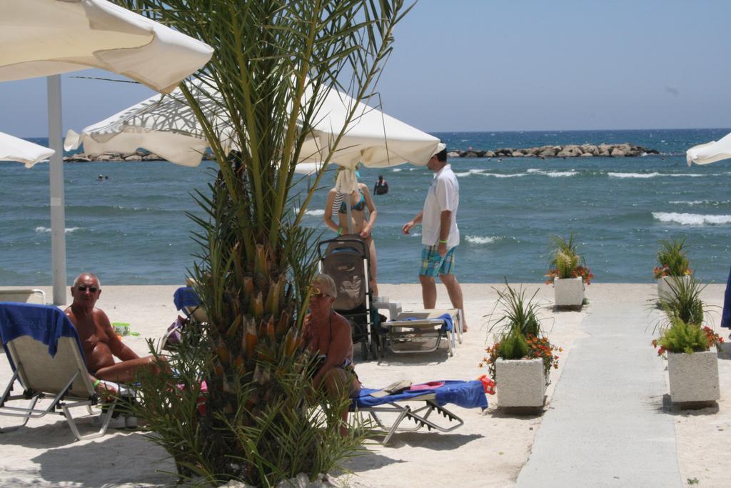 Radisson Beach Resort Larnaka Exterior foto